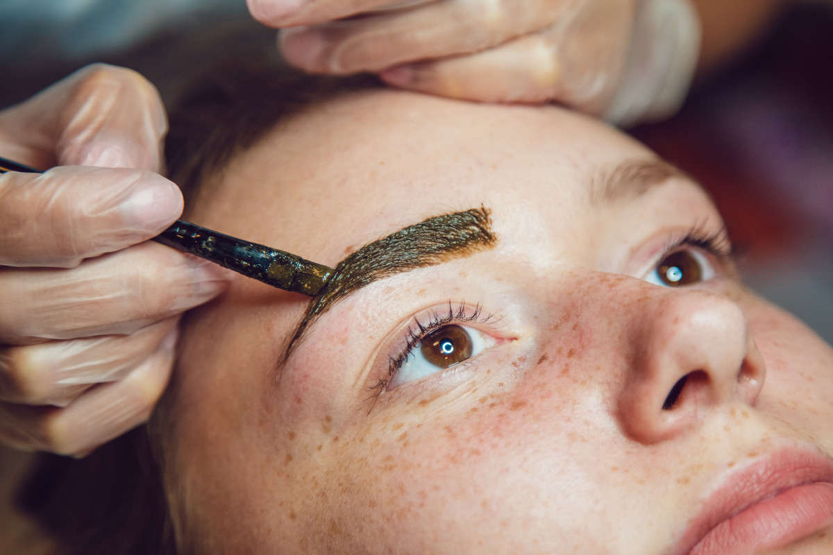You are currently viewing The Ultimate Guide to Perfect Eyebrows: Tips from TweetyEyebrows